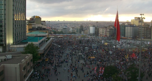 Occupy Gezi 2 - Taksim Meydani 02.06.2013 Ataturk Kultur Merkezi roof